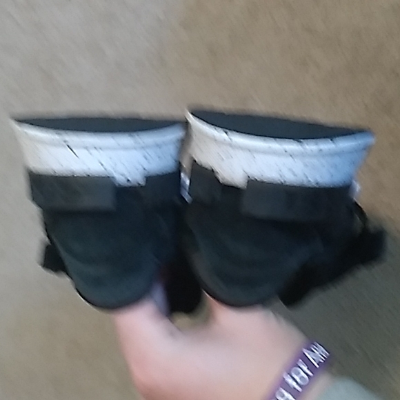 Women's Black Sorel Tennis Shoes, Size 6 - Picture 4 of 8